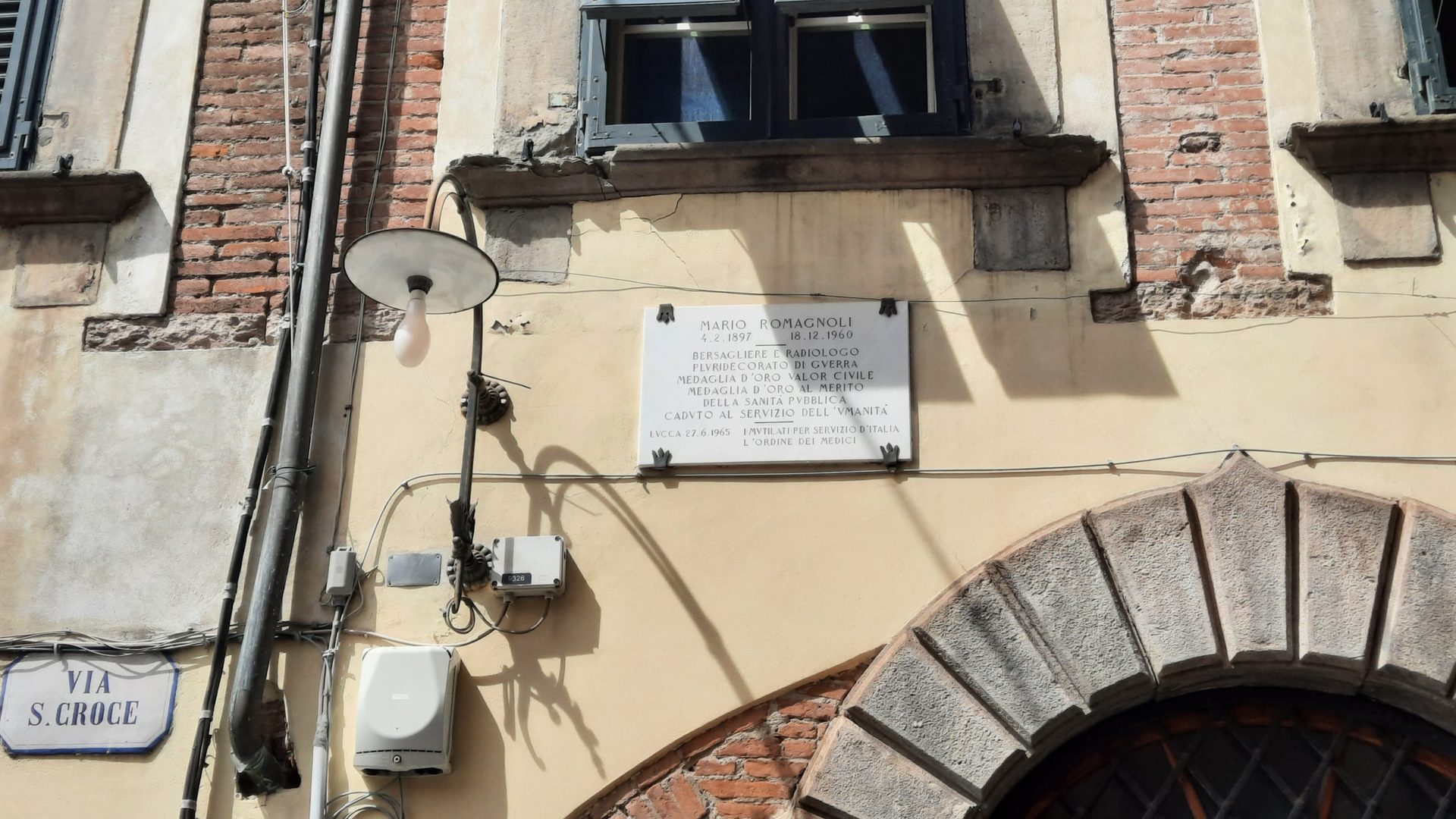 Mario Romagnoli's memorial tablet, Lucca - 02.jpg